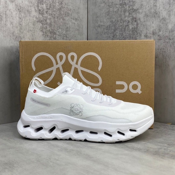 LOEWE x On White Sneaker - Picture 4 of 4